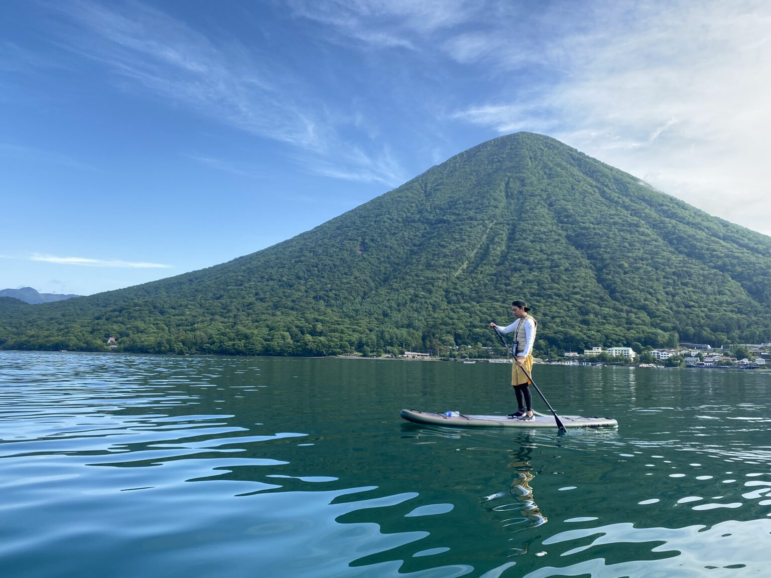 男体山を眺めながら中禅寺湖で楽しむSUP